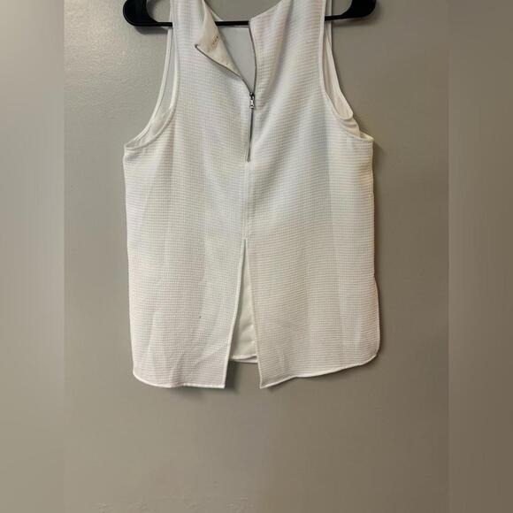 Violet and Claire white sleeveless shirt with zipper back and bottom back slit - Picture 4 of 4